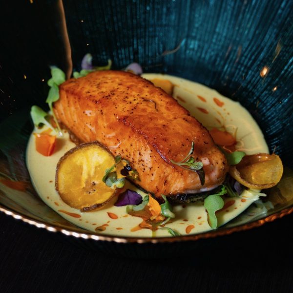 Salmón en reducción de maracuyá/limón/salsa coco curry